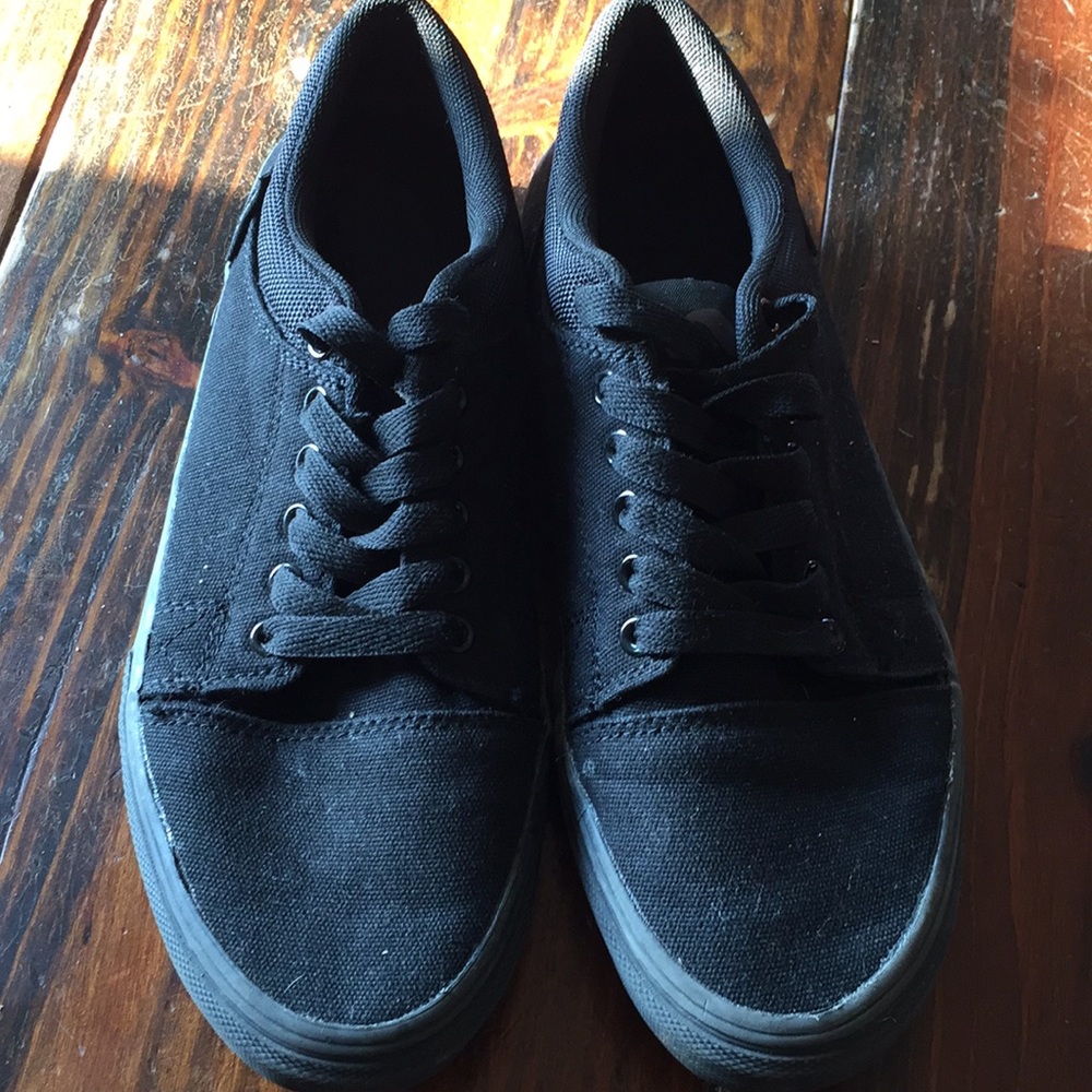 All black deck shoes